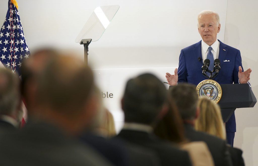 Biden insiste en que el uso de armas químicas es "una amenaza real"