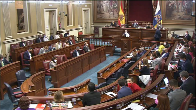 El Parlamento congela su presupuesto y renuncia a la subida del 3,5% en la asignación a diputados y diputadas