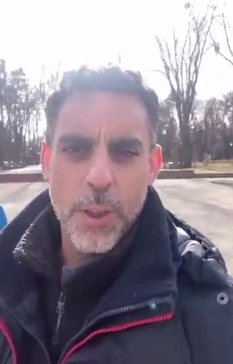 El policía atrapado en Ucrania logra cruzar la frontera y viaja a España