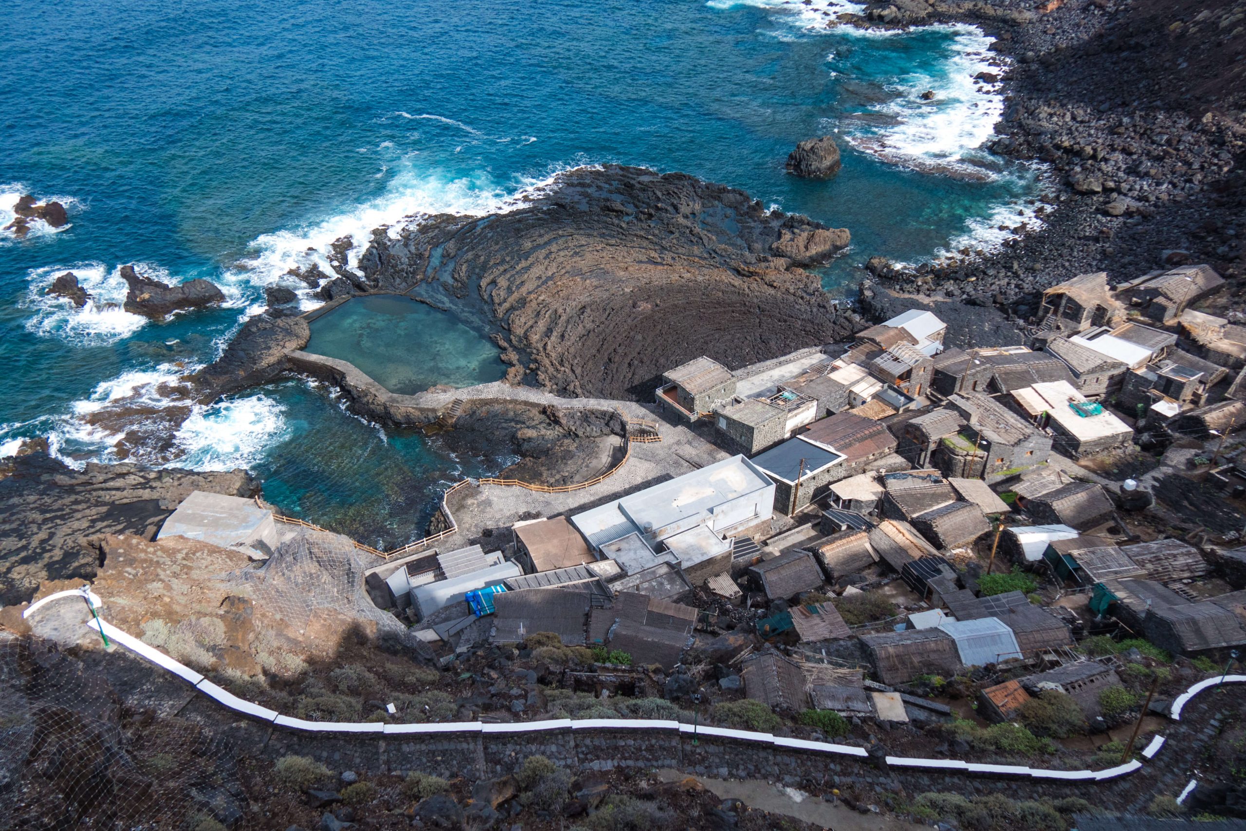 Comienzan a reforzar la ladera del Pozo de las Calcosas, en El Hierro