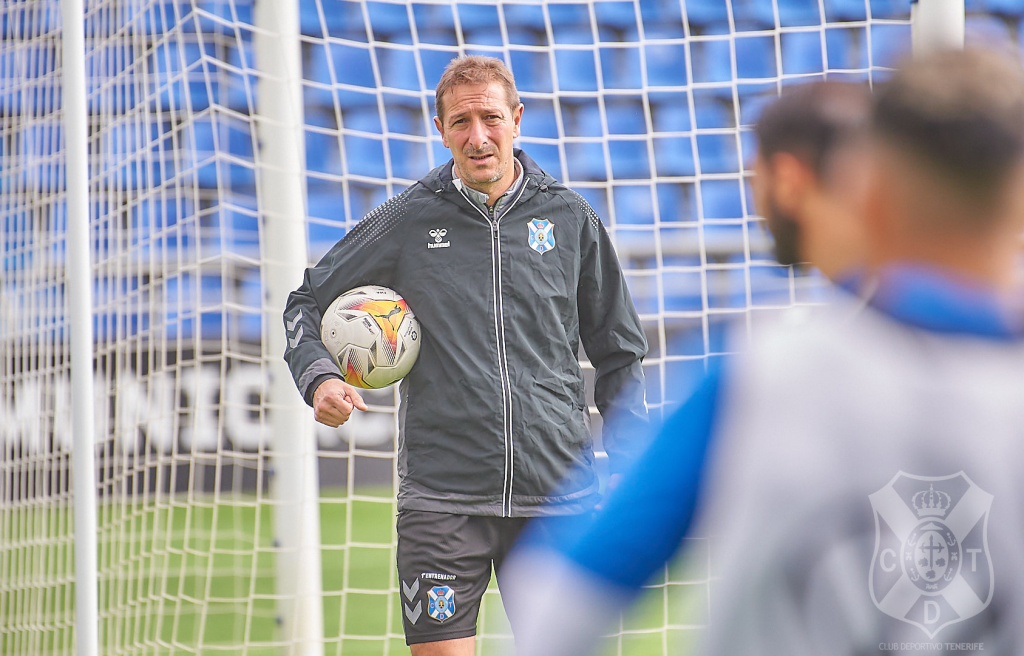 Duelo por el ascenso directo entre el CD Tenerife y el Almería