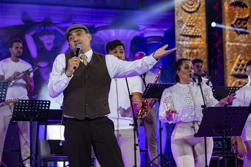 La bachata y el merengue despiden el Carnaval de galas y concursos