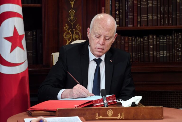 El presidente de Túnez anuncia la disolución del Parlamento