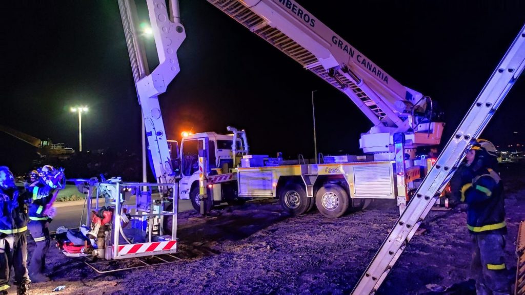 Herido grave al caer en la zona de los pilones del Muelle Viejo de Arinaga