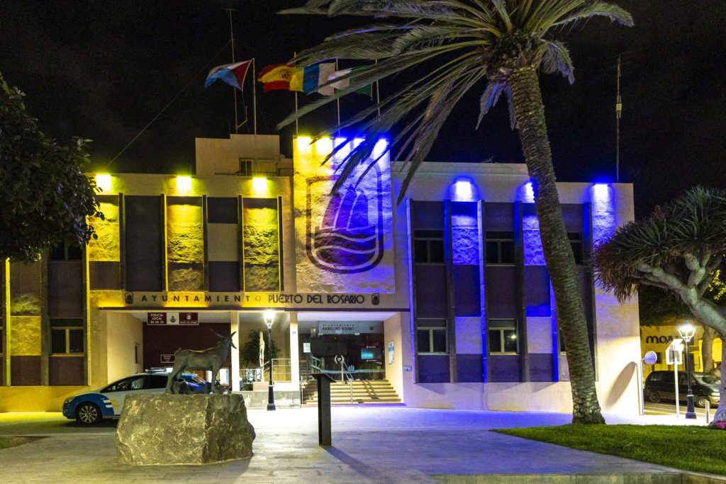 Puerto del Rosario luce de amarillo y azul en apoyo a Ucrania