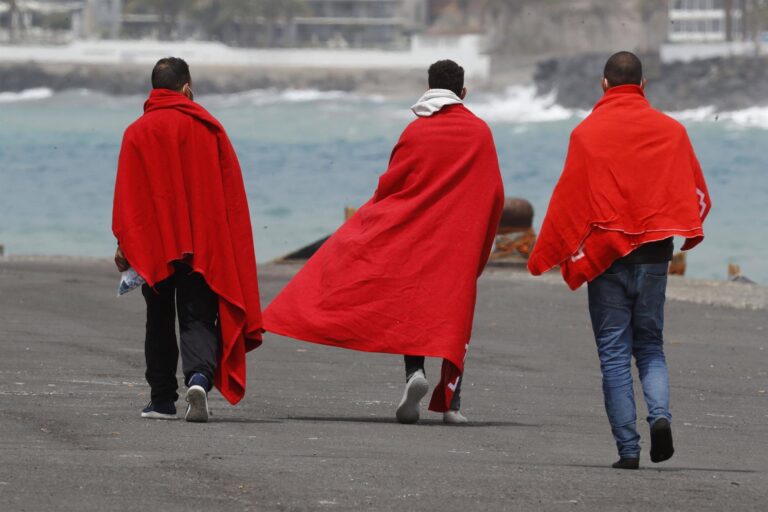 Marruecos arresta a 231 emigrantes subsaharianos que querían ir a Canarias