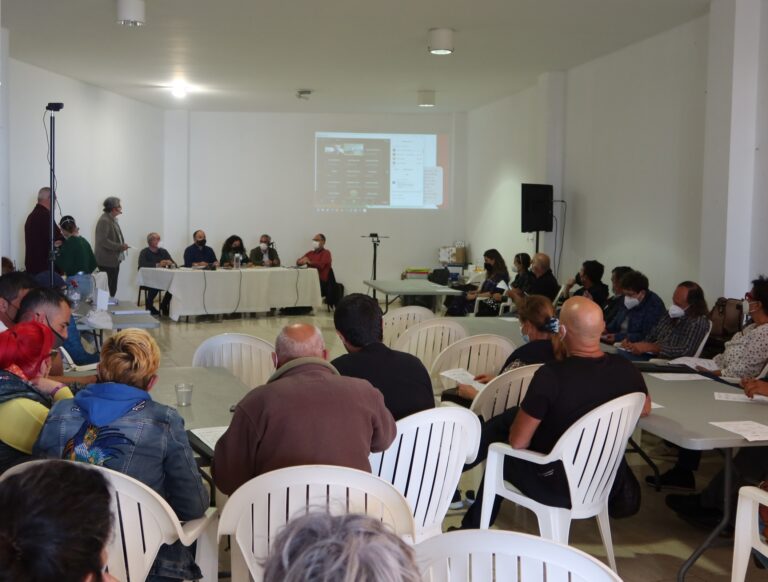 Vecinos de La Palma abordan la reconstrucción de la isla