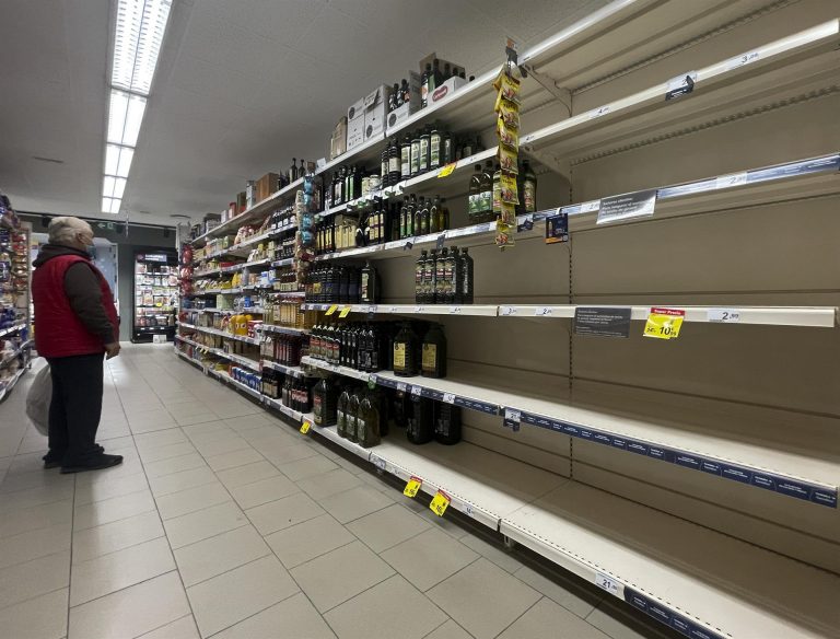 El Gobierno se reúne con los transportistas tras una semana de huelga