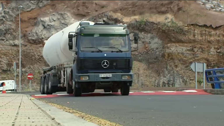 La patronal del transporte en las islas pide la retirada del tacógrafo