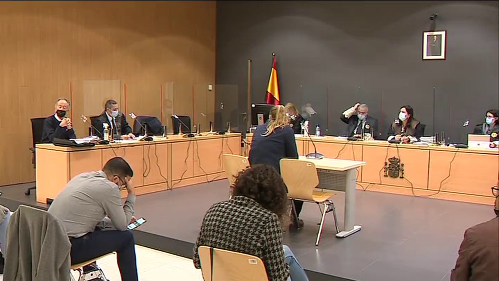 La fiscal pide hasta 16 años para los cuatro hombres que violaron a una turista en un centro comercial de Gran Canaria