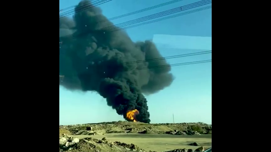 Atacan una instalación petrolera en Yeda que provoca un gran incendio