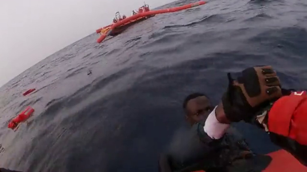 Médicos Sin Fronteras rescata en el Mediterráneo a 113 personas a bordo de una neumática