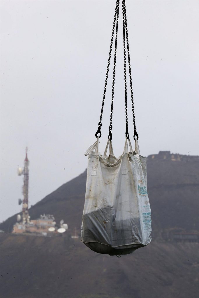 Cinco detenidos en un pesquero con droga apresado al sur de Canarias