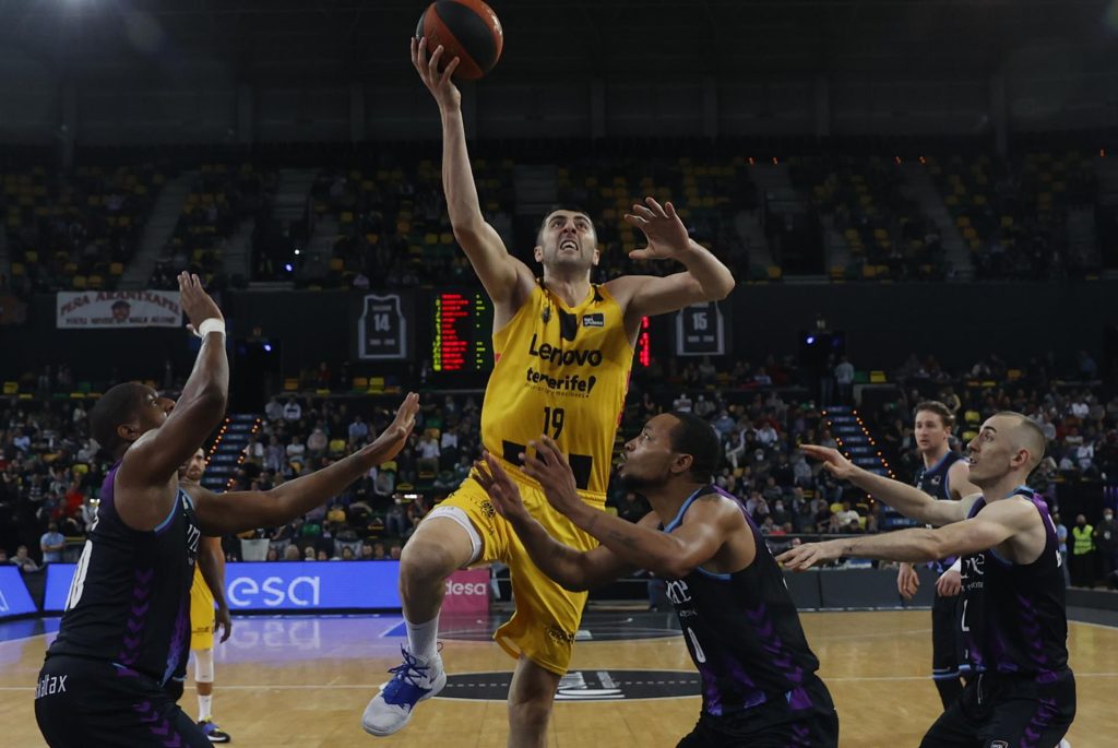 El Lenovo Tenerife cae en su visita al Bilbao Basket (87-79)