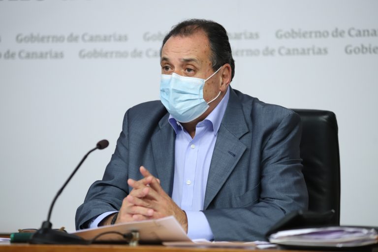 Trujillo admite que aún queda «subir el Himalaya» para bajar las listas de espera