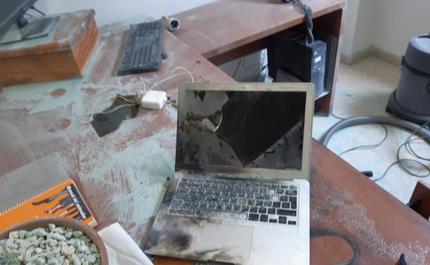 Detenido por amenazar con un cuchillo al responsable de prensa del Ayuntamiento de Agüimes y quemar su despacho