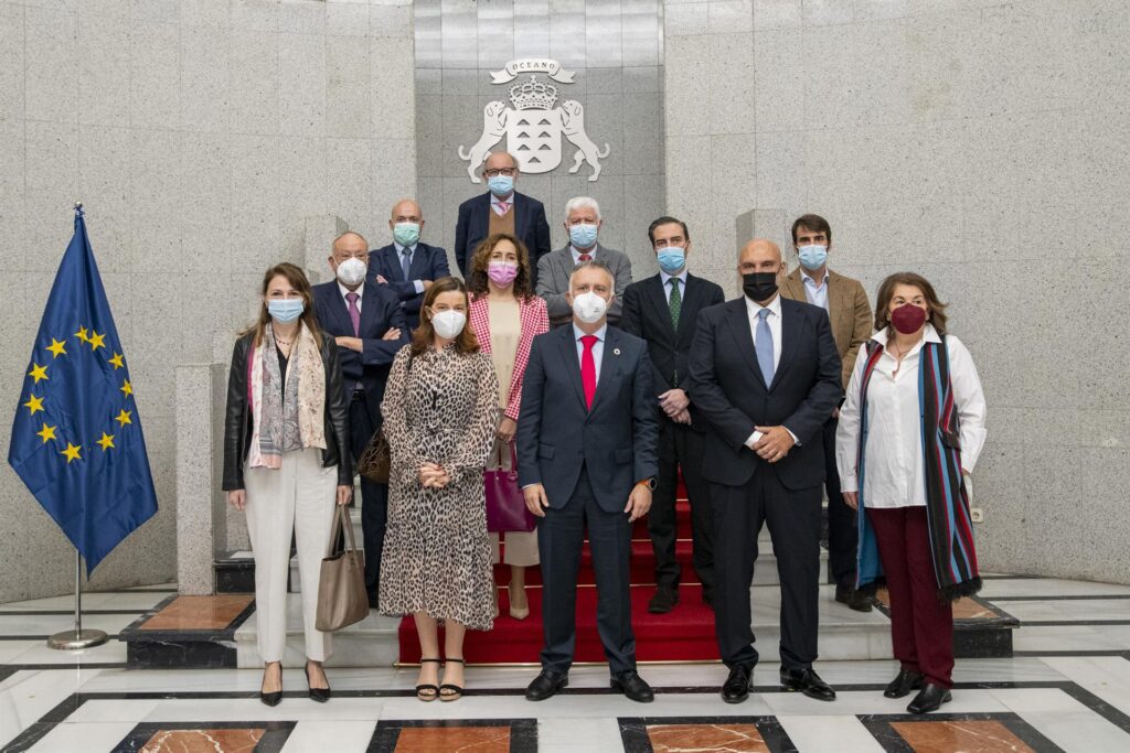 Torres resalta la importancia de la industria tabacalera que genera unos 5.000 empleos