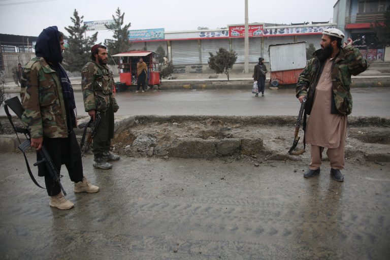 Los talibán acusan al Ejército de Pakistán de la muerte de 40 civiles por bombardeos en la frontera