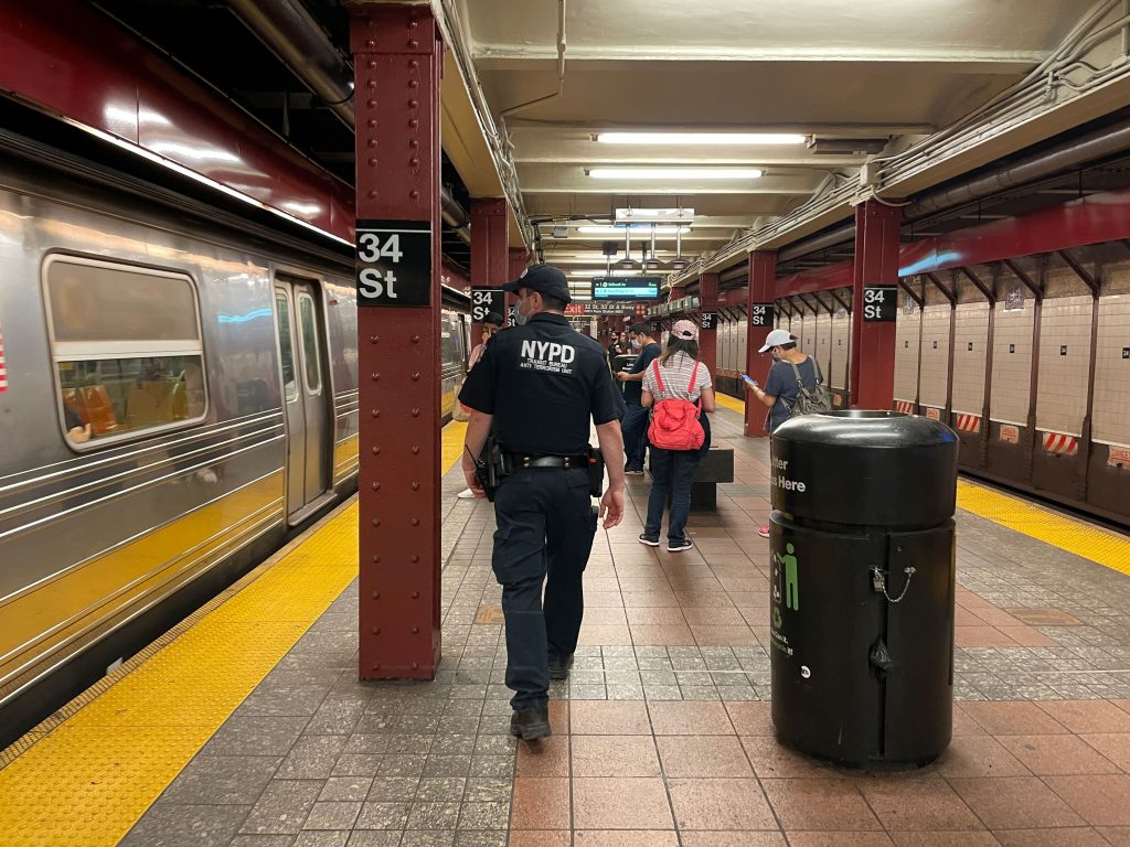 Un tiroteo en el metro de Nueva York deja al menos trece heridos