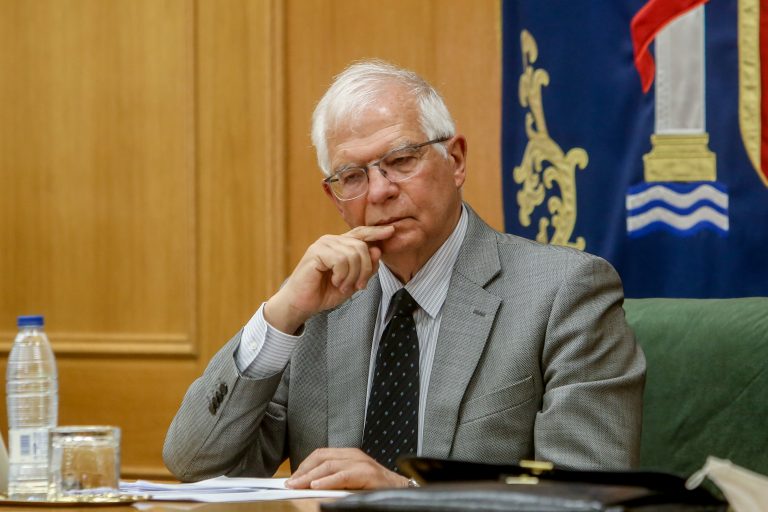 Borrell aboga por el multilateralismo para perseguir los crímenes de guerra en Ucrania