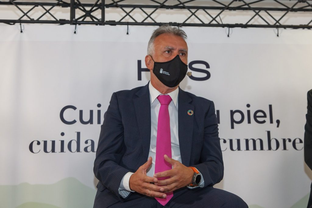 Torres subraya la apuesta ineludible por la descarbonización en Canarias