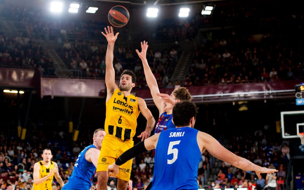 El Lenovo Tenerife se queda a las puertas de ganar en la pista del líder