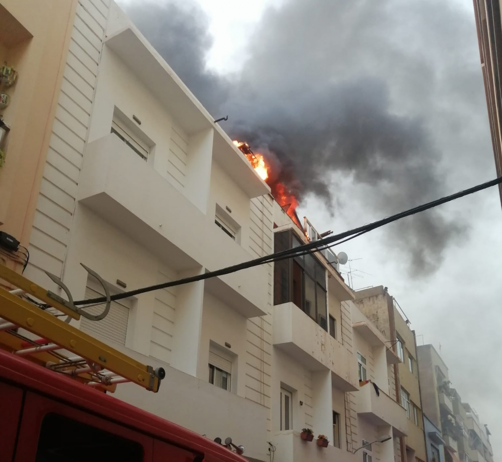 Dos incendios sin daños personales en Santa Cruz y Las Palmas de G.C.