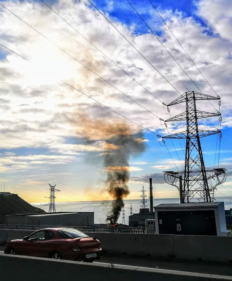 Incendio en unas casetas cercanas a la central de Las Caletillas 