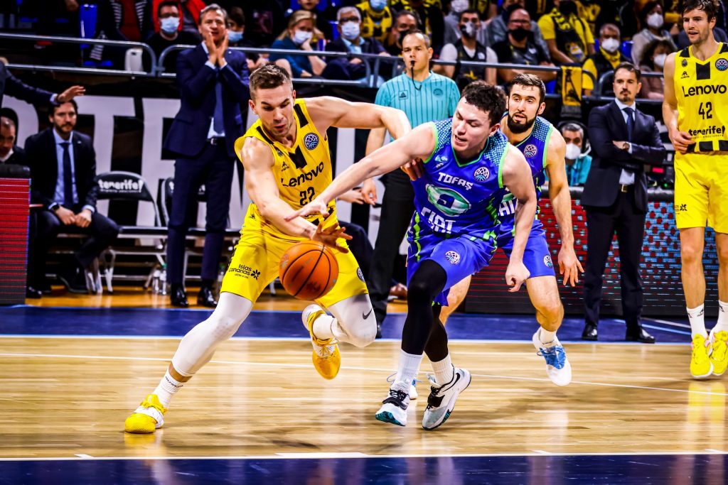 El Lenovo Tenerife gana en Turquía y estará en la Final Four (73-74)