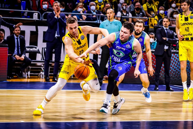 El Lenovo Tenerife gana en Turquía y confirma su plaza en la Final Four (73-74)