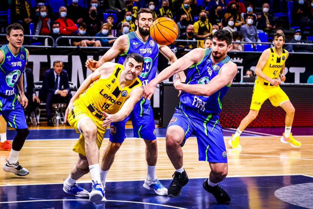 El Lenovo Tenerife quiere resolver su eliminatoria ante el Tofas Bursa