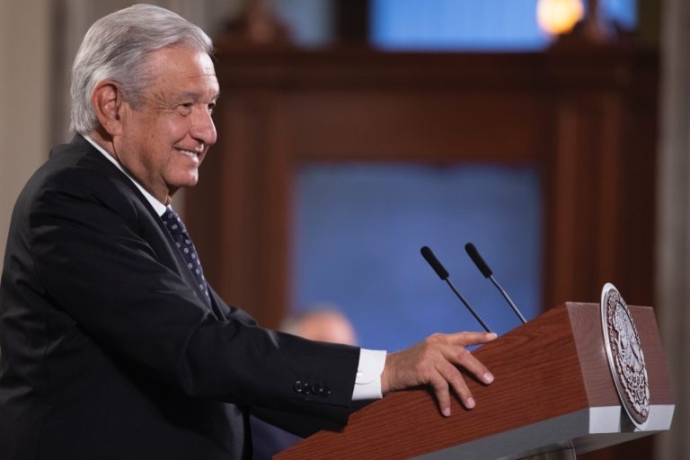 López Obrador obtiene el apoyo para seguir en el cargo en una consulta con baja participación