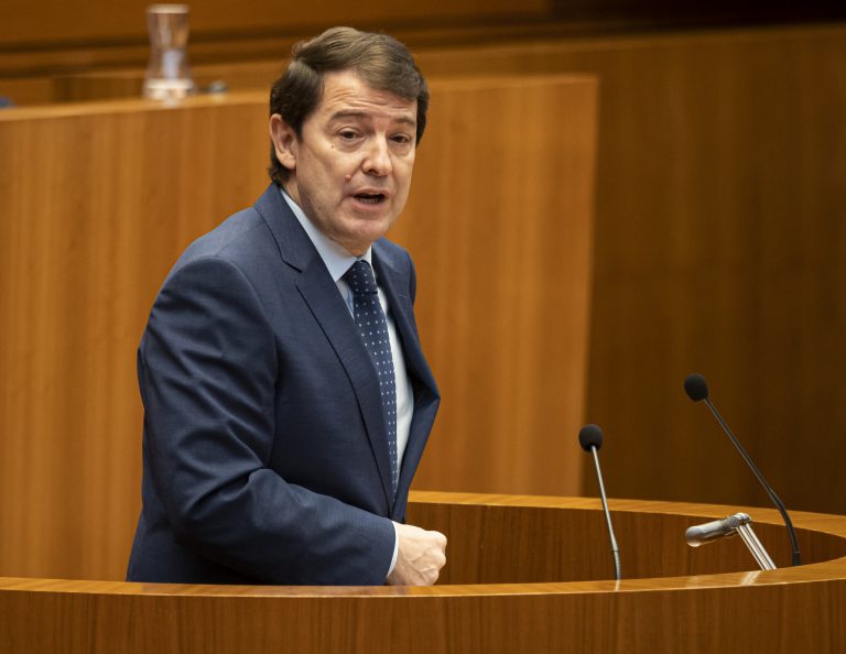 Mañueco califica su acuerdo con VOX «beneficioso» para la «calidad democrática»