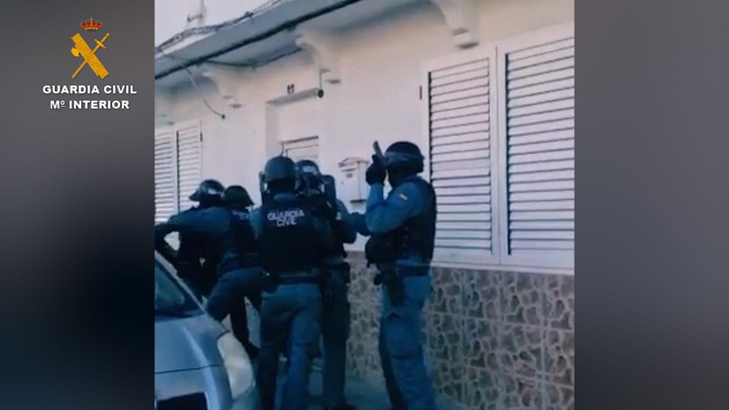 Detenido por robar más de 50 catalizadores de vehículos y venderlos en una empresa de reciclaje