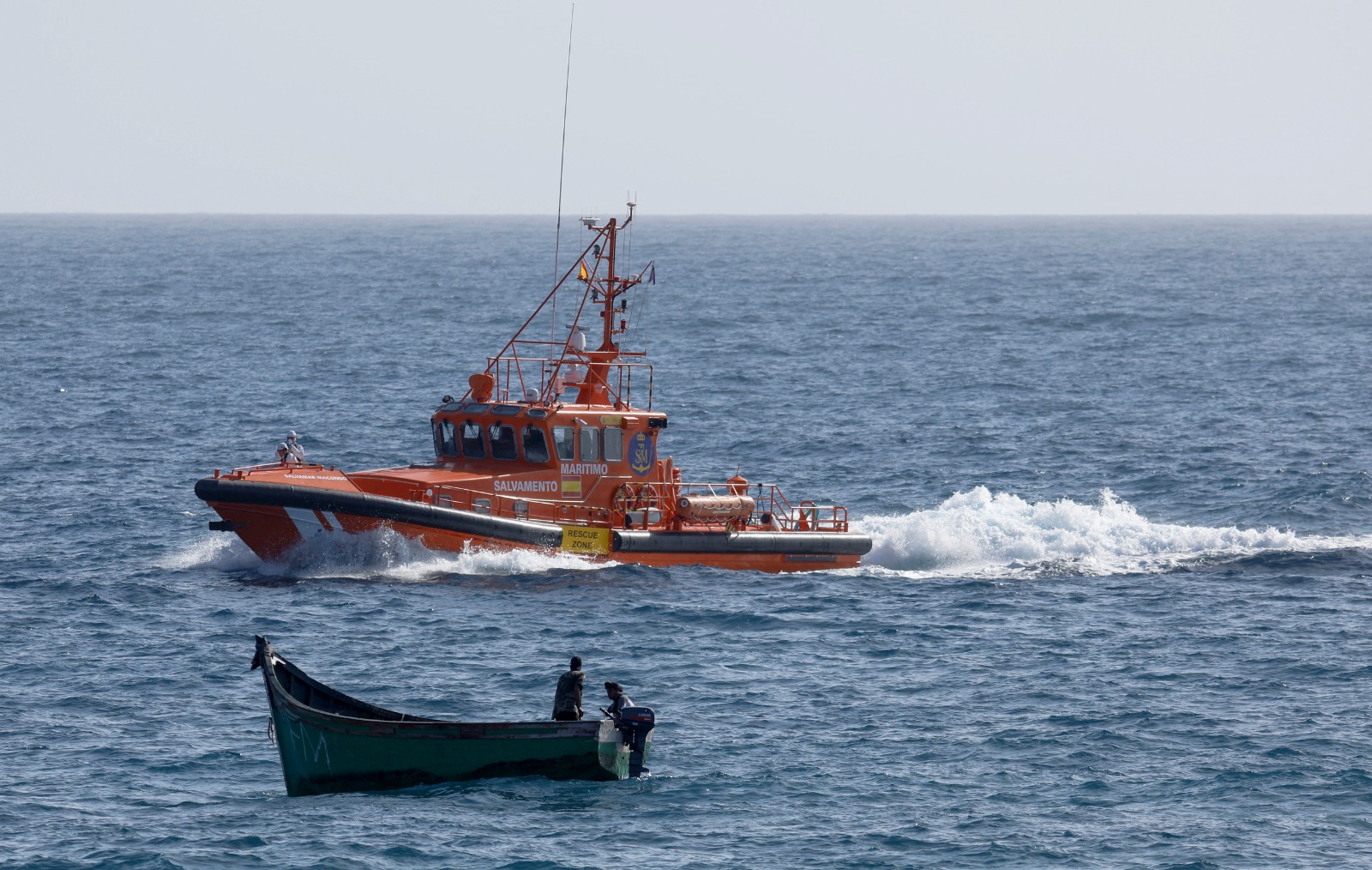 Rescatados dos migrantes de una embarcación cerca de Gran Canaria