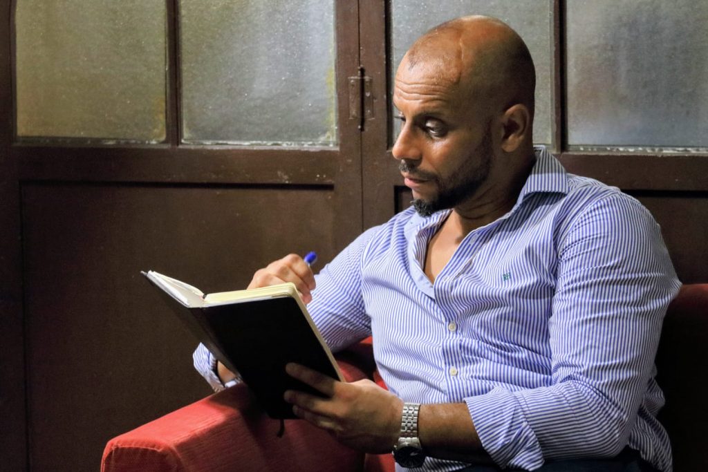 El poeta soldado Guillermo de Jorge presenta su trabajo en el Instituto Cervantes de Estocolmo