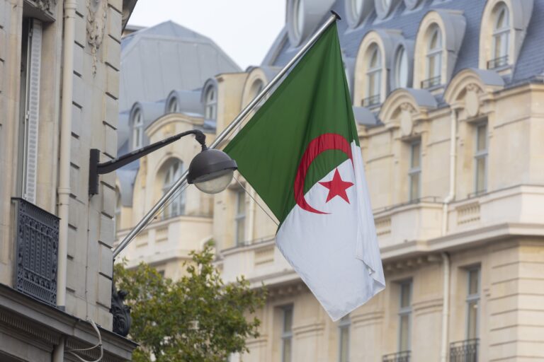 Argelia amenaza con romper el contrato de gas si España lo deriva a Rabat