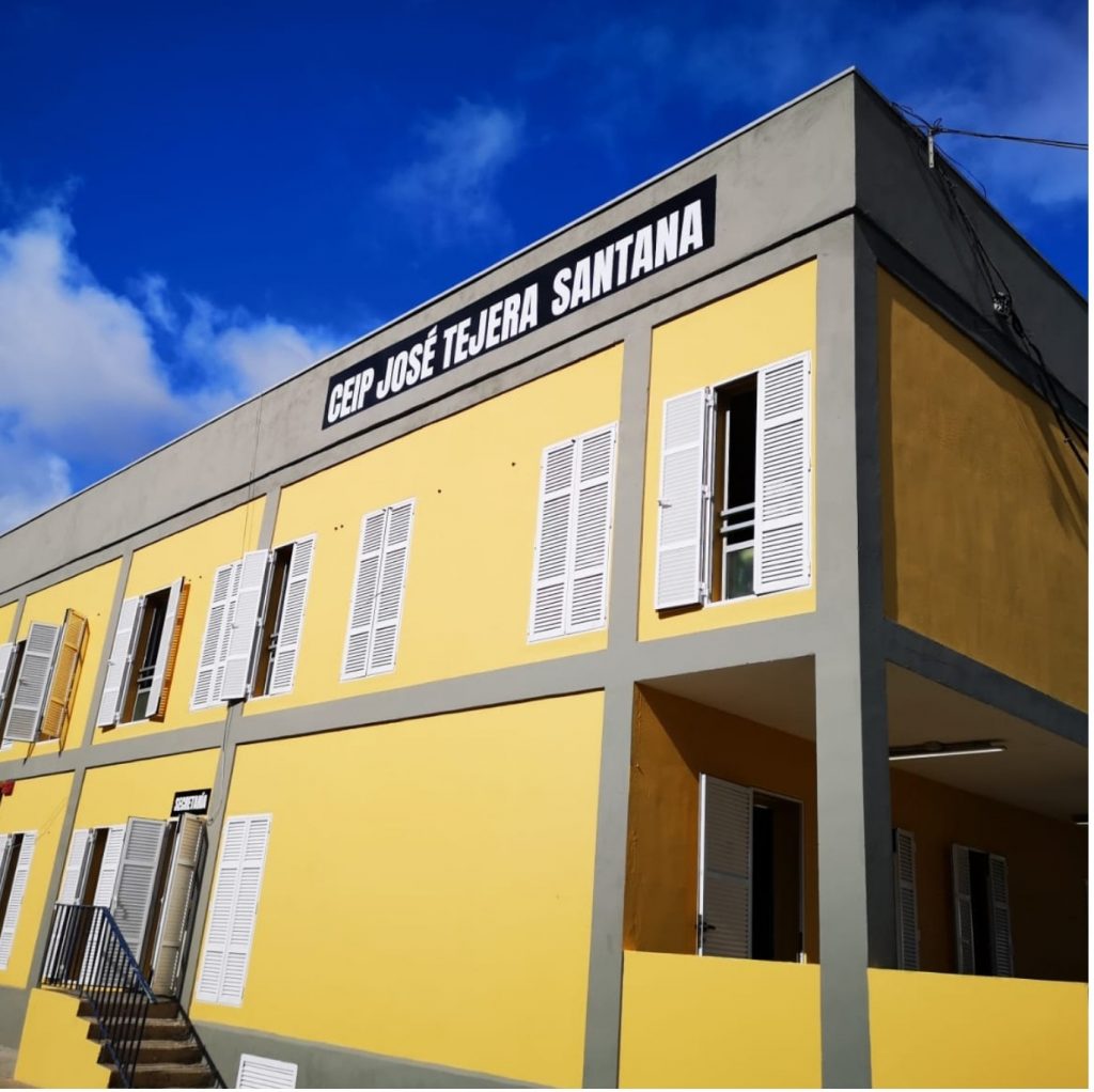 Detienen a un profesor por presuntos abusos sexuales a varias alumnas en un colegio de Jinámar