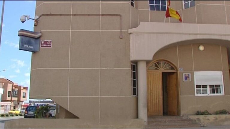 Dos detenidos en Fuerteventura por robar en el interior de varios vehículos