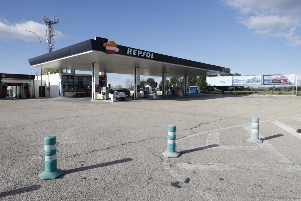 El precio de la luz y del combustible bajan ligeramente