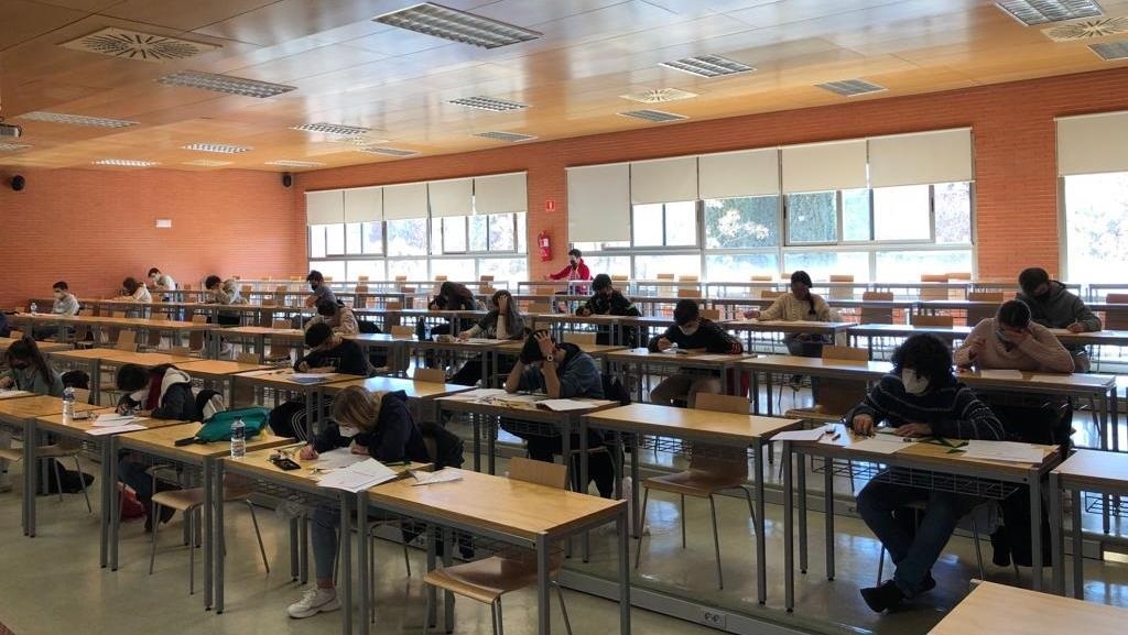 Alumnos becados cobrarán ayuda adicional de 100 euros a partir de esta semana