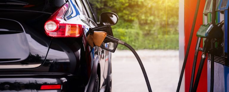 La gasolina alcanza su precio más bajo desde marzo