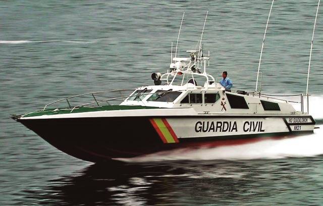 Localizan 26 fardos de hachís flotando en el mar en Alicante