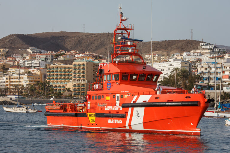 Salvamento rescata 59 migrantes en una patera al sur de Gran Canaria