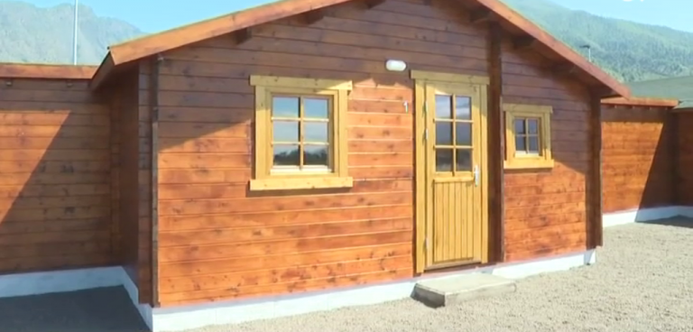 Entregan las primeras casas modulares en La Palma