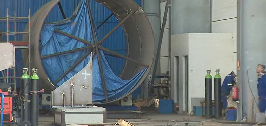 La boya servirá como surtidor eléctrico para los barcos amarrados o fondeados en el mar. Los buques tendrán que adaptarse para usarla y reducir las emisiones de combustibles fósiles