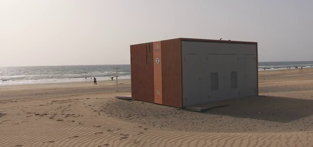 Los chiringuitos se encuentran cerrados desde 2020, primero por la pandemia y ahora en espera de la concesión administrativa que les permita retomar la actividad