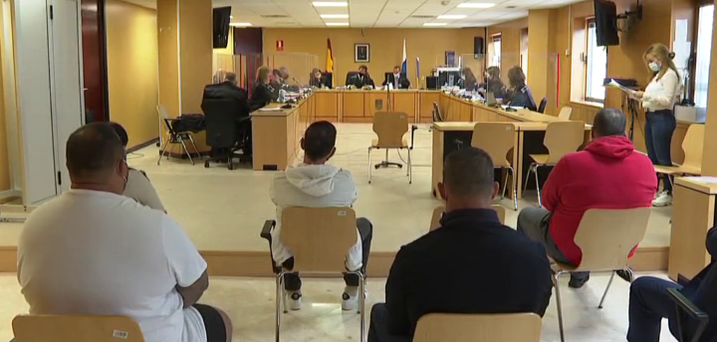 Estafaban a bancos y empresas a través de personas sin recursos