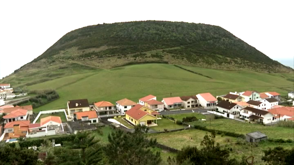 Los expertos aseguran que es algo normal en un proceso de estabilización. Los vecinos de San Jorge empiezan a regresar a sus casas sin saber cuánto se alargará la situación 