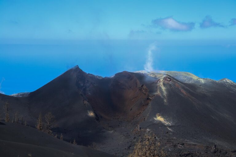 La Palma crea una oficina de asesoramiento para los damnificados por el volcán